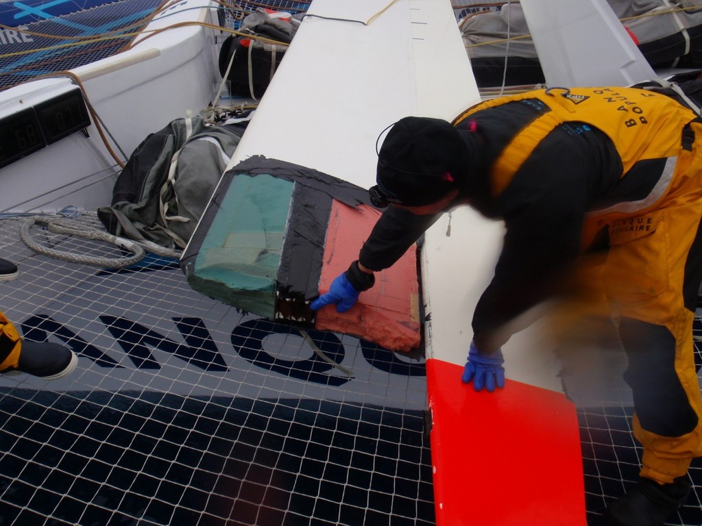 Banque Populaire V repairs in progress on the damaged daggerboard - Jour 13 - Trophée Jules Verne(2) © Team Banque Populaire http://www.voile.banquepopulaire.fr/